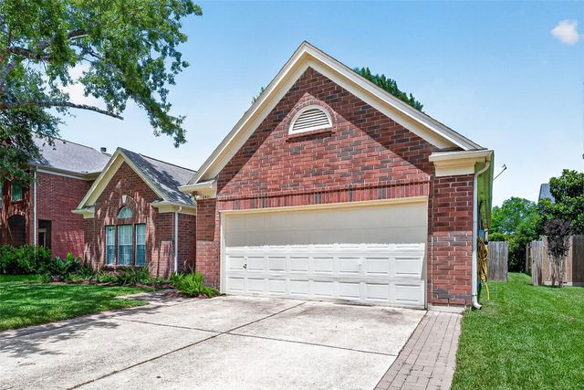 2921 Linda Drive, Pearland, TX 77584