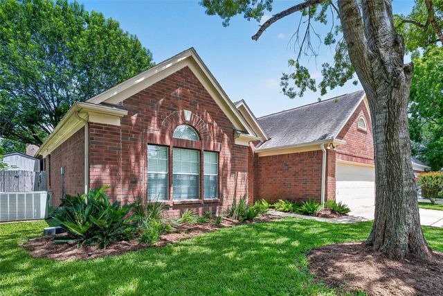 2921 Linda Drive, Pearland, TX 77584