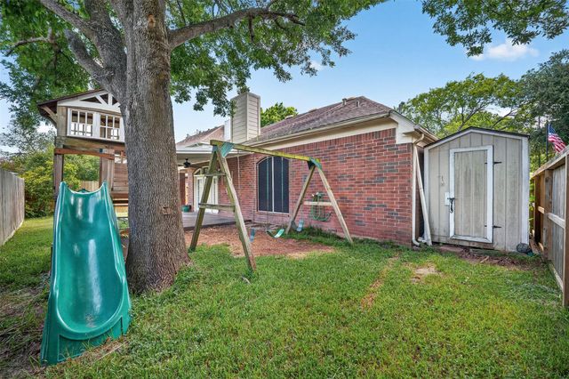 2921 Linda Drive, Pearland, TX 77584