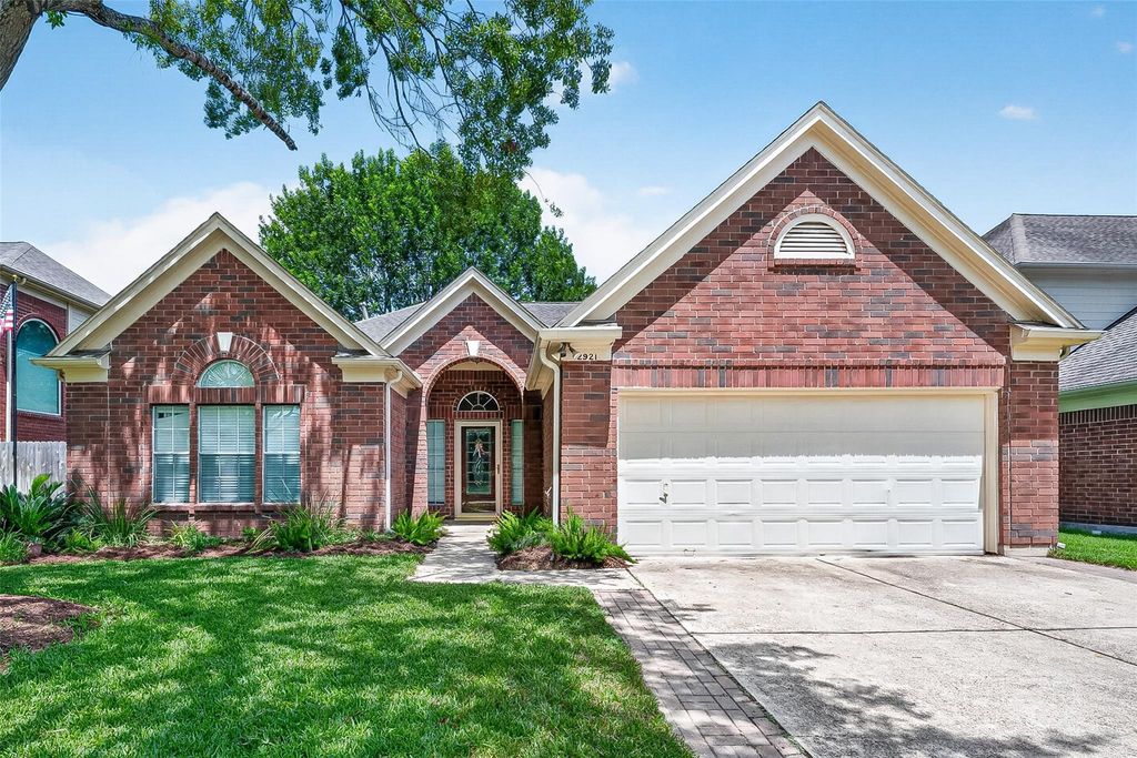 2921 Linda Drive, Pearland, TX 77584