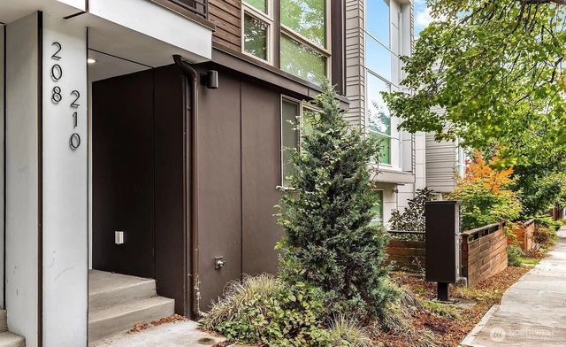 210 20th Avenue S, Seattle, WA 98144