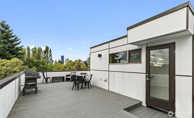 210 20th Avenue S, Seattle, WA 98144