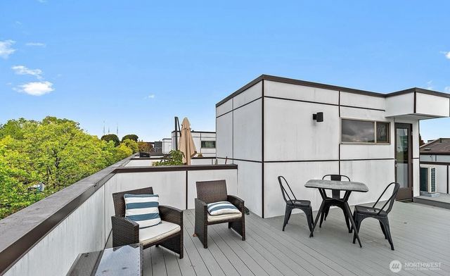 210 20th Avenue S, Seattle, WA 98144