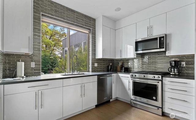 210 20th Avenue S, Seattle, WA 98144