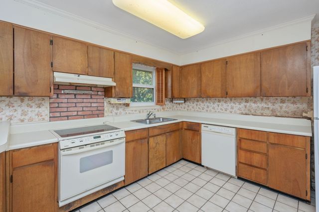 27 SW Driftwood Avenue, Fort Walton Beach, FL 32548