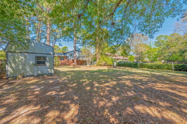 27 SW Driftwood Avenue, Fort Walton Beach, FL 32548