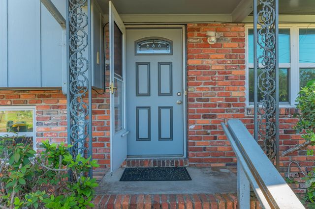 27 SW Driftwood Avenue, Fort Walton Beach, FL 32548