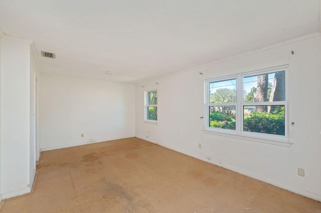 27 SW Driftwood Avenue, Fort Walton Beach, FL 32548