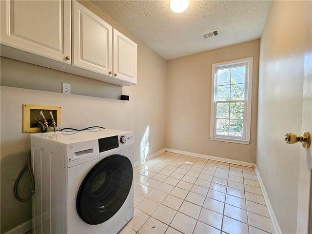 2825 Binghampton Lane, Lawrenceville, GA 30044