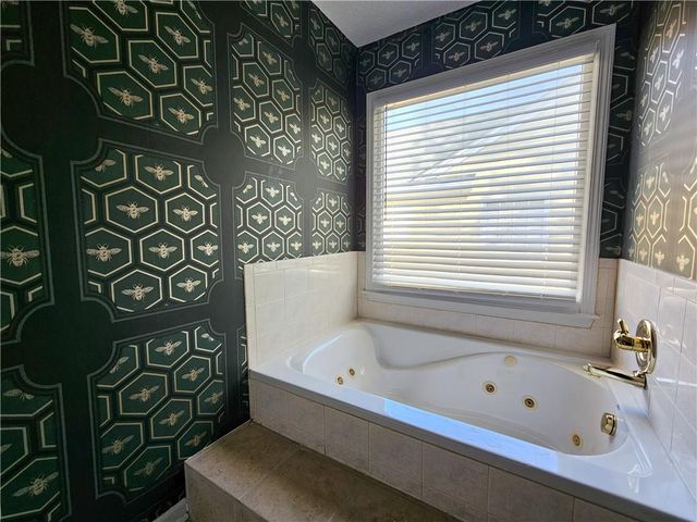 2825 Binghampton Lane, Lawrenceville, GA 30044