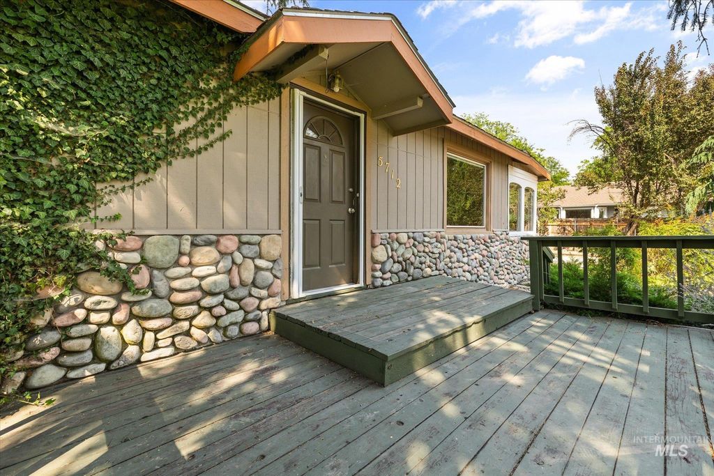 5712 W Castle Drive, Boise, ID 83638 photo 3