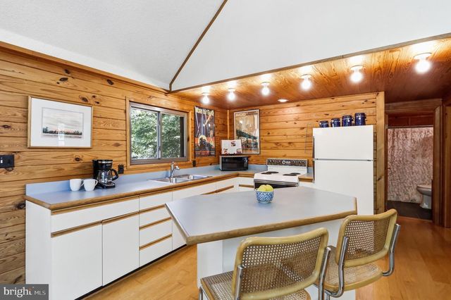 975 TUCKAHOE TRL, Hedgesville, WV 25427