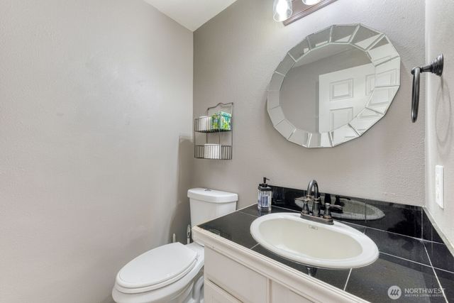 18427 Brandywine Court SW, Rochester, WA 98579