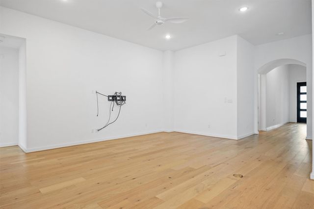 1221 Texas Ash LN, Georgetown, TX 78628