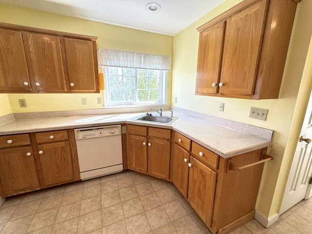 23 Stone Meadow Dr, Bridgewater, MA 02324