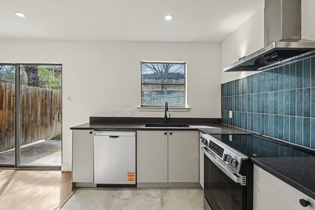 2103 Mistletoe Avenue, Fort Worth, TX 76110