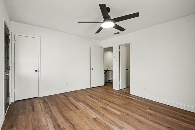 2103 Mistletoe Avenue, Fort Worth, TX 76110