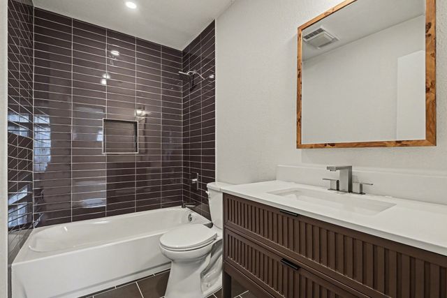 2103 Mistletoe Avenue, Fort Worth, TX 76110