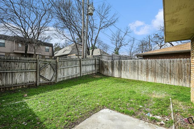2103 Mistletoe Avenue, Fort Worth, TX 76110