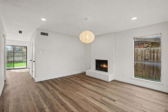 2103 Mistletoe Avenue, Fort Worth, TX 76110