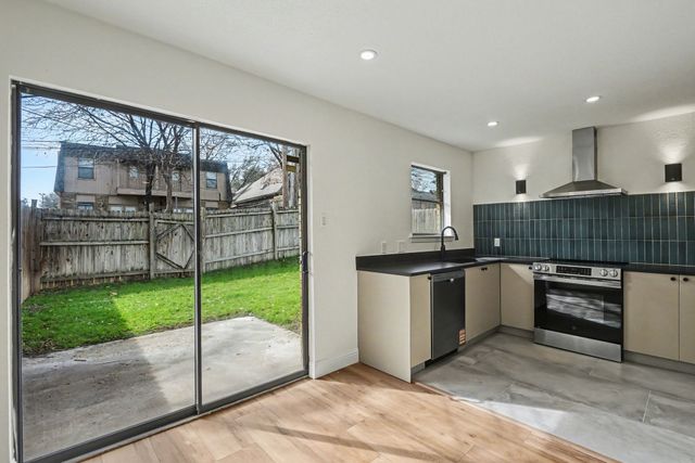 2103 Mistletoe Avenue, Fort Worth, TX 76110