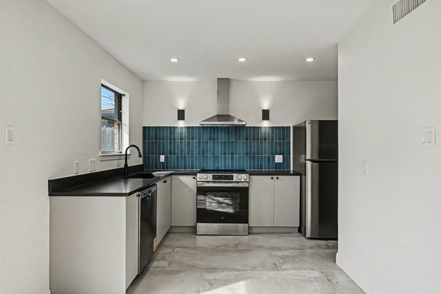 2103 Mistletoe Avenue, Fort Worth, TX 76110