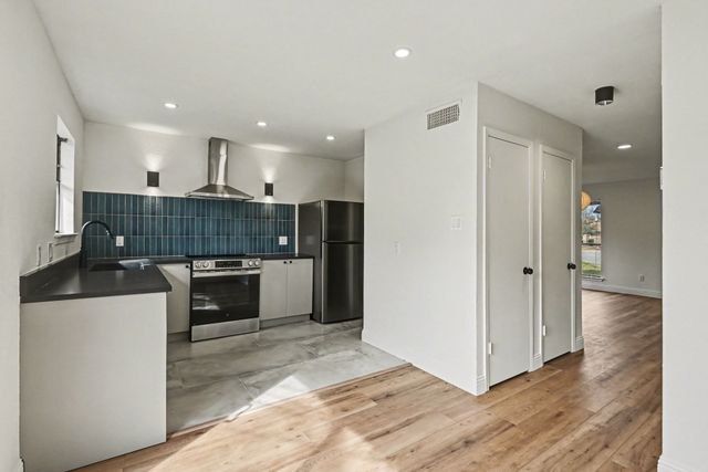 2103 Mistletoe Avenue, Fort Worth, TX 76110