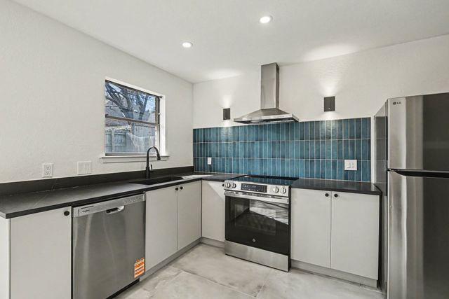 2103 Mistletoe Avenue, Fort Worth, TX 76110