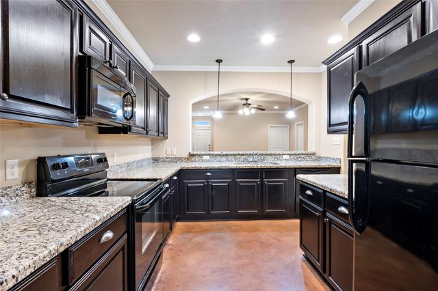 113 Armored Avenue, College Station, TX 77845