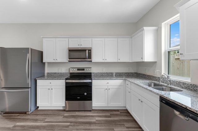 10006 Tiger Flower Ln, Houston, LA 70016