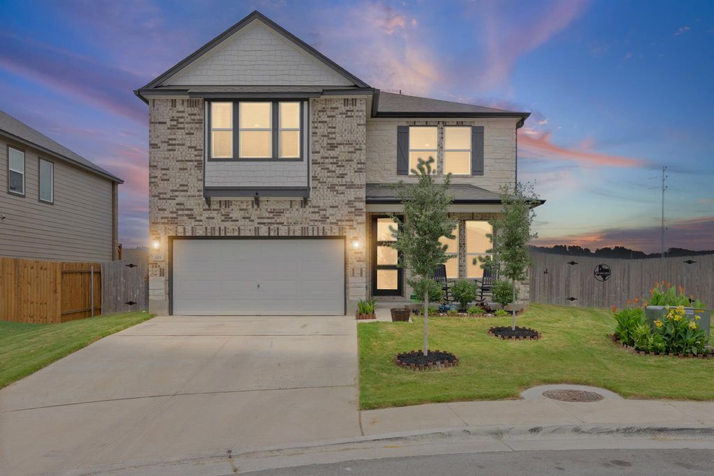203 Teller DR, Lockhart, TX 78644