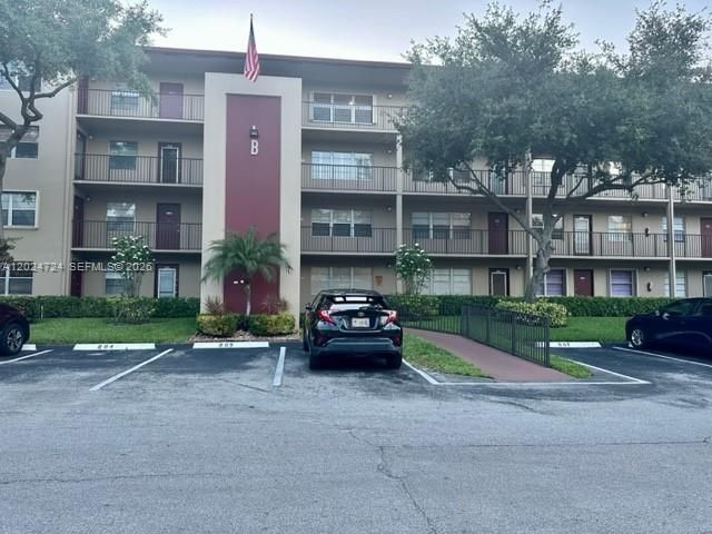850 SW 133rd Ter 106B, Pembroke Pines, FL 33027