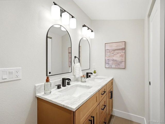 3550 N Vine St, Denver, CO 80205