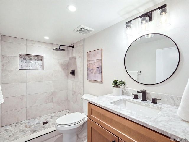 3550 N Vine St, Denver, CO 80205