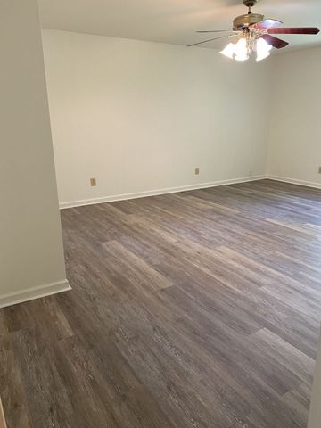 913 Shearor St, Clarksville, TN 37040