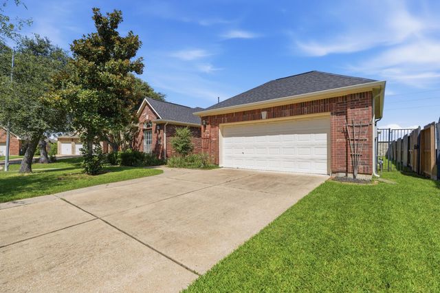 507 Arbor Court, Pearland, TX 77584