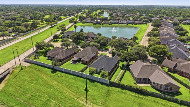 507 Arbor Court, Pearland, TX 77584
