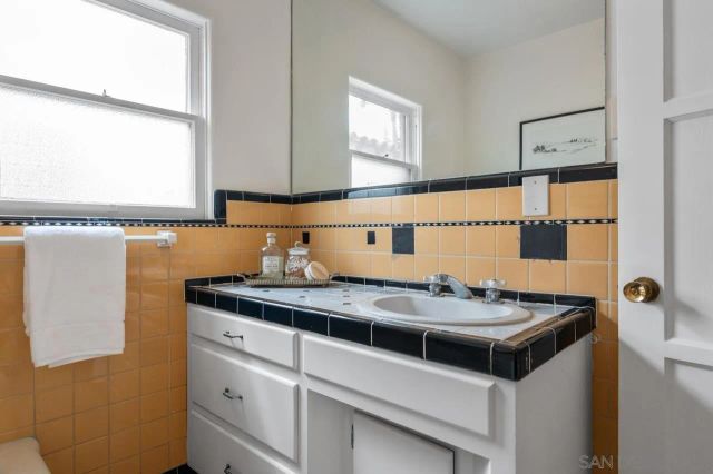 4144 Palmetto Way, San Diego, CA 92103