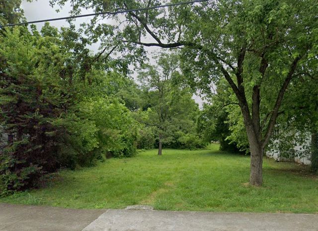 1015 S High St, Columbia, TN 38401