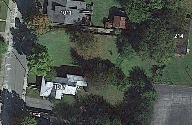1015 S High St, Columbia, TN 38401