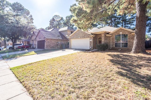 536 Cross Ridge Circle N, Fort Worth, TX 76120