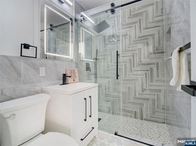 377 S Harrison Street 9L, East Orange, NJ 07018