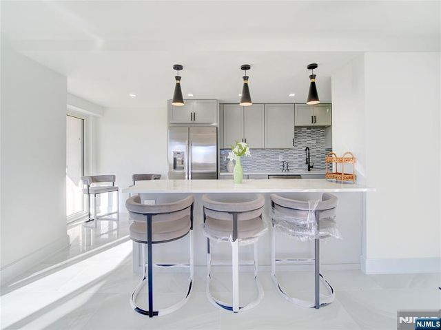 377 S Harrison Street 9L, East Orange, NJ 07018