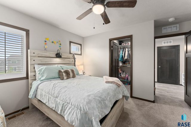 4500 E Whisper Ridge Pl Place, Sioux Falls, SD 57108