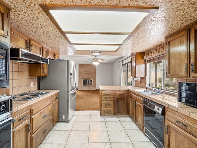 8020 N Angus Street, Fresno, CA 93720