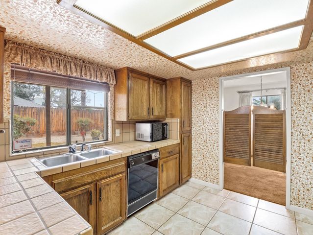 8020 N Angus Street, Fresno, CA 93720