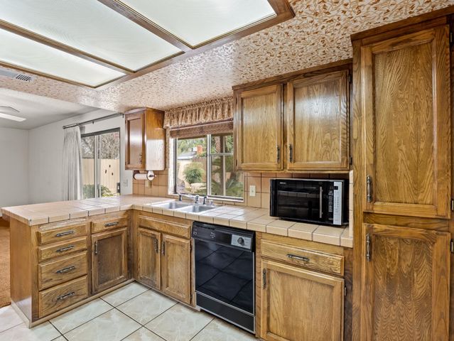 8020 N Angus Street, Fresno, CA 93720