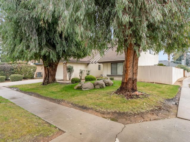8020 N Angus Street, Fresno, CA 93720