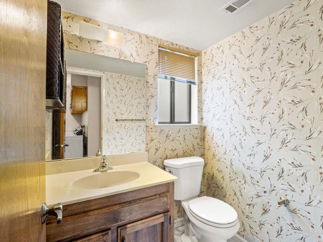 8020 N Angus Street, Fresno, CA 93720