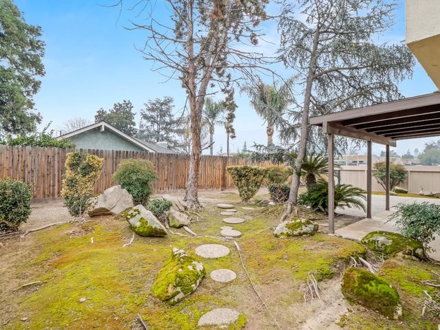 8020 N Angus Street, Fresno, CA 93720